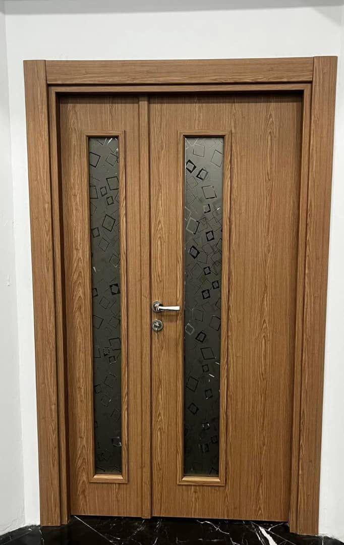 باب غرفة المعيشة