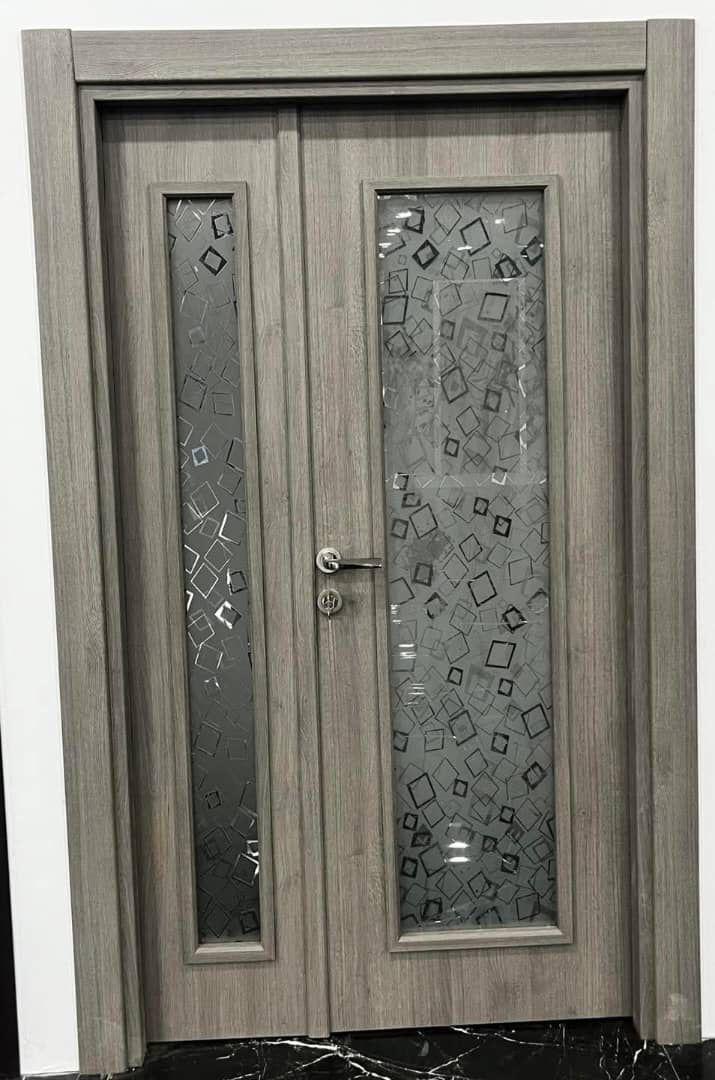 باب غرفة المعيشة