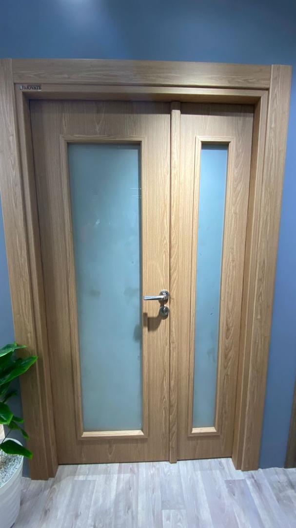 باب غرفة المعيشة